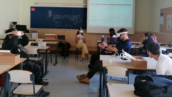 👀 Realitat virtual per desenvolupar habilitats de comunicació en anglès?

Investigadores #UPC han desenvolupat, amb l'empresa <a href="/InnovaeAR/">Innovae</a>, un simulador amb què els estudiants experimenten, de forma immersiva, diferents situacions d'un entorn professional.

upc.edu/ca/sala-de-pre…