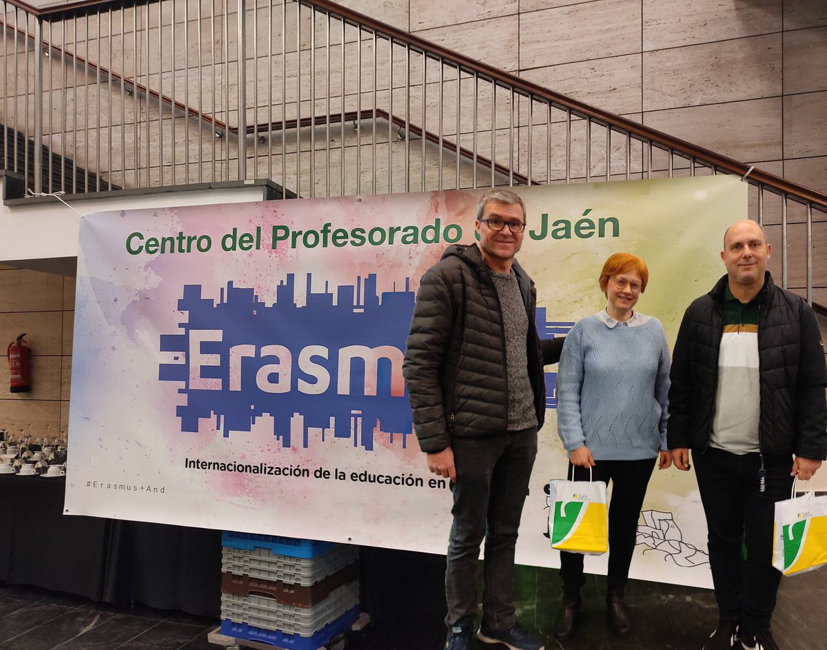 El IES Azcona estuvo en la Jornada de Difusión Erasmus+ 2023 organizada por el CEP de Jaén en el IFEJA, representado por tres miembros del equipo de coordinación de Proyectos Erasmus+ de nuestro centro.