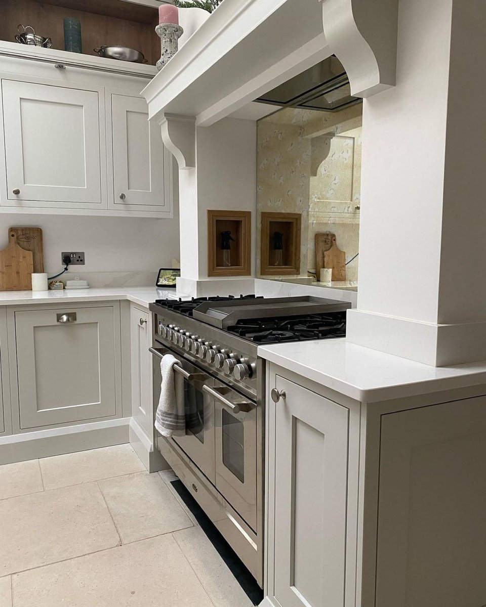 The ILVE Roma collection is full of fresh, modern appliances that provide an impressive cooking experience ✨ This dual cavity Roma 120 Fry Top is available in stock and ready for delivery within just two weeks! ⬇️ rangecookers.co.uk/products/ilve-… 📸 hannahofthemanor