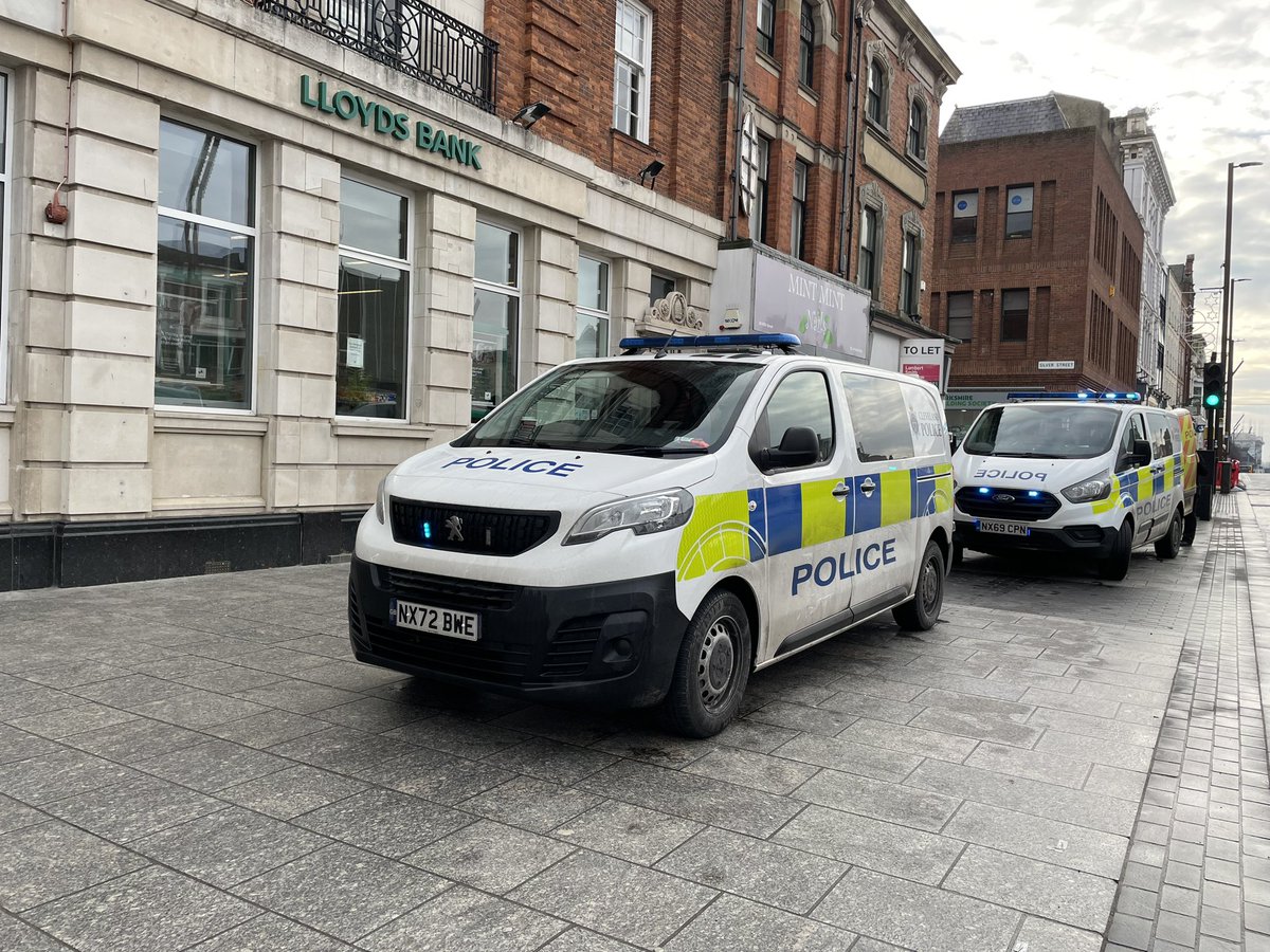 R2Images's tweet photo. Police officers dealing with an incident at Lloyd’s Bank on Stockton High Street https://t.co/z9dbZpMsO3