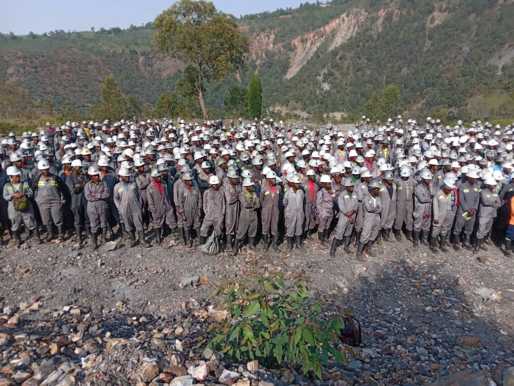 RewuRwanda's tweet photo. This Monday early morning, the Secretary General of @RewuRwanda @MutsindashyakaA with his team continued the awareness campaign on GBV prevention, recognition of prior learning and promotion of social dialogue. The event took place at #EuroTrade International Mining Company. https://t.co/yL0bGTUBug