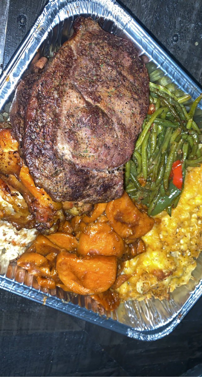 dallasss_nicole's tweet photo. Late night soulfood plate 

#gametime #late #dinner #goodeats #grillbae #catering #rochester #newyork #cowboys #munchies #soulfood #plate #foodstagram https://t.co/QDQ559eDxI