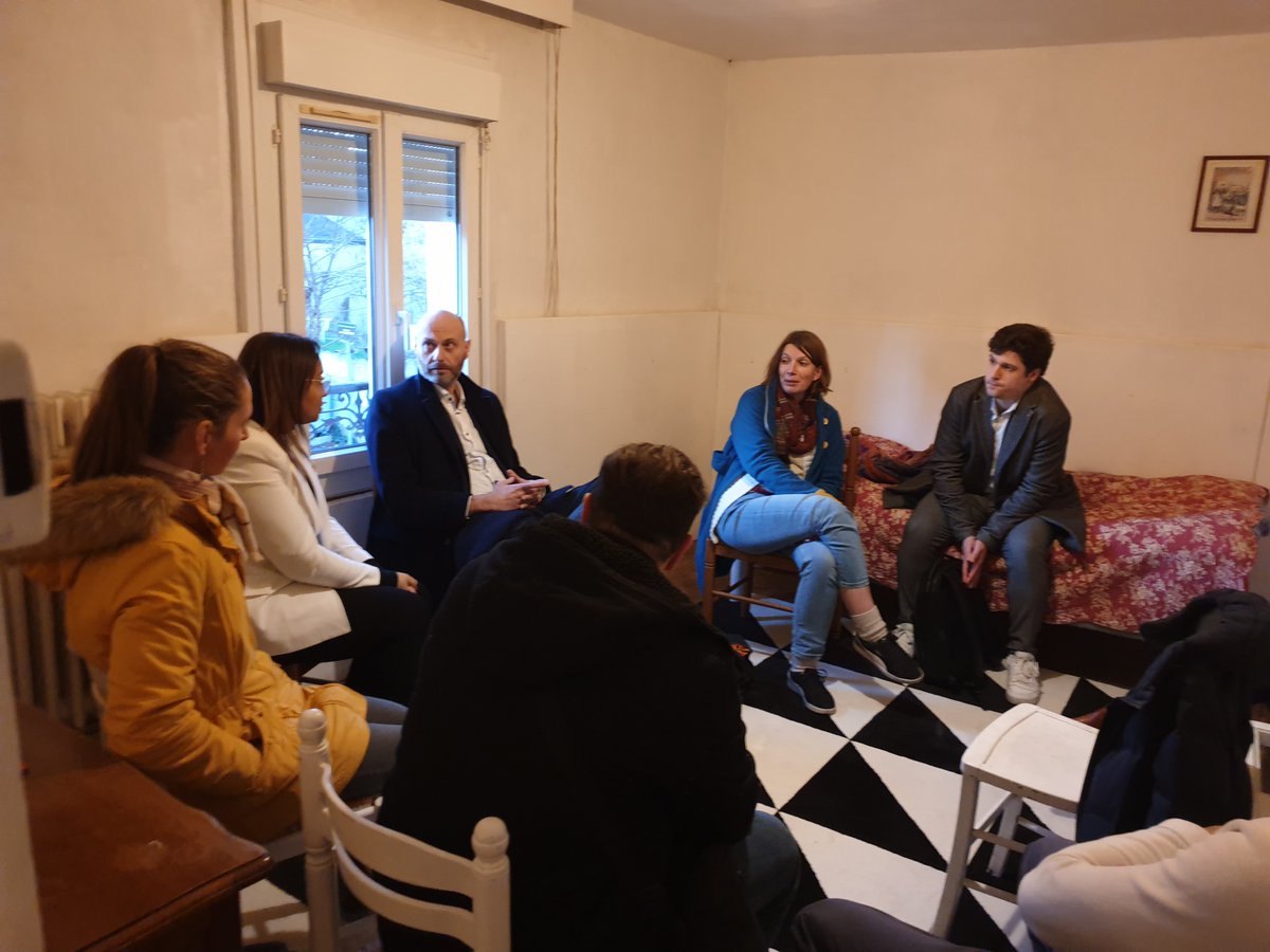 CEPRennes's tweet photo. Le commodat, alternative à l'hébergement d'urgence ?
Le 20/01 les députés @Farida_Amrani_ @frdric_mathieu ont visité une des maisons en #commodat "en + d’une dignité salutaire et d’une intimité nécessaire, la possibilité de projeter un futur."
➕A lire : https://t.co/v2sRNbC8mY https://t.co/sVMv41Qkaf