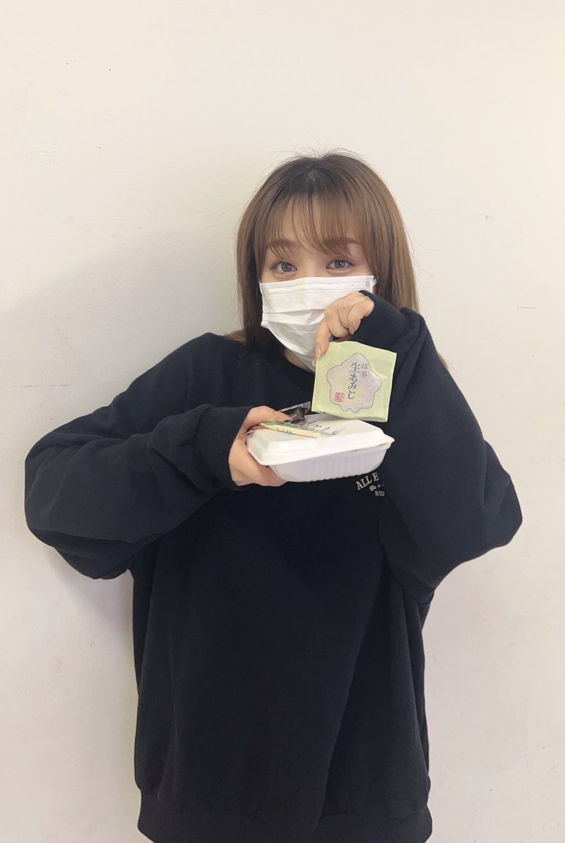 pinq_525's tweet photo. 令和版ドラマの大ファンなわたし。
密かに狙っていた幼稚園の先生ができて嬉しかったです🫶
そして綺咲愛里ちゃん演じる長崎尚子役のアンダーも務めておりました。
稼働機会は無かったものの、スタンバイをしつつ刺激的な日々でした。🥼👓
とっても好きなキャラクターです💕
#東京ラブストーリー https://t.co/8CKHqQ6OoB