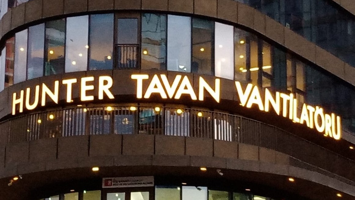 HunterFanTR's tweet photo. Dünyanın en beğenilen #tavanvantilatörü şirketi
Ömür boyu motor ve sessizlik garantili Hunter Fan tavan vantilatörü şimdi #Türkiye 'de! 
Bizimle tanışmak için https://t.co/YaSA56JR0g 
.
.
#tavanpervanesi #dekorasyon #tasarım #stile #alışveriş https://t.co/EpTHSdPD5N