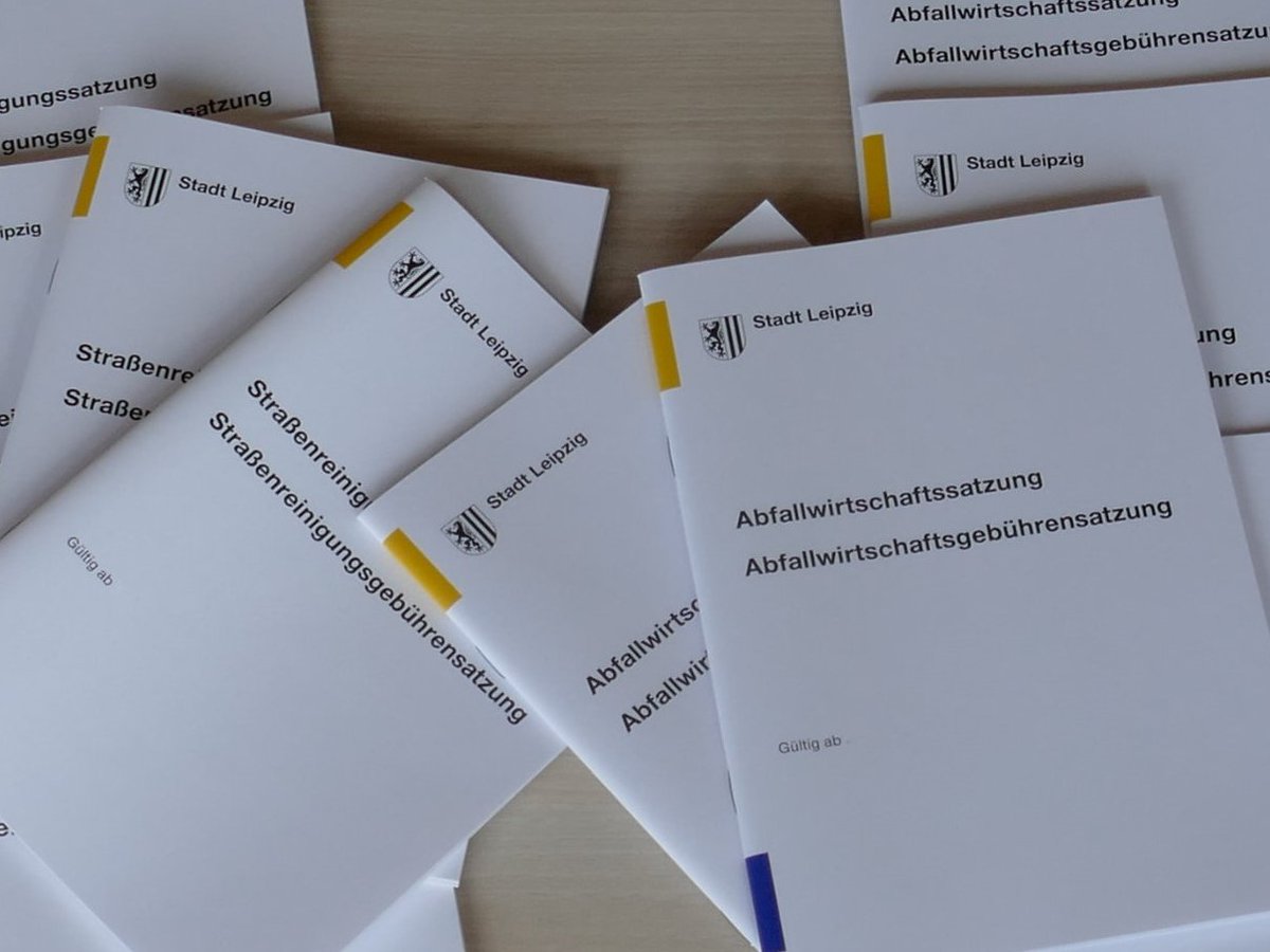 Seit 1. Januar 2023 gelten die neuen Abfallwirtschafts- und Straßenreinigungssatzungen. Wir haben hier die wichtigsten Infos für Bürgerinnen und Bürger zusammengefasst: 
🌐 stadtreinigung-leipzig.de/aktuelles/aend…