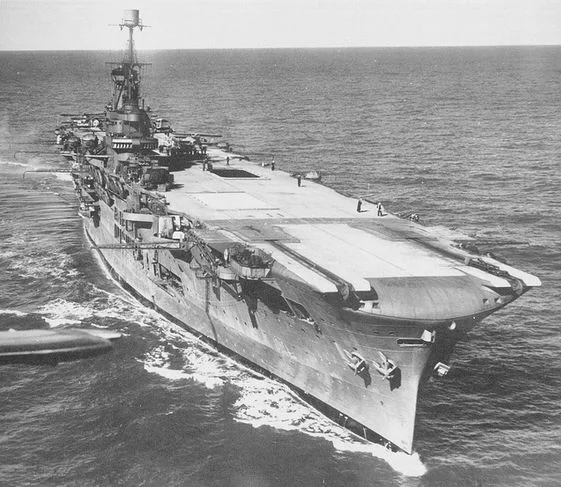 6zzOp's tweet photo. 1939年 英海軍

航行する空母「アーク・ロイヤル」 https://t.co/xHbeyWyuZU