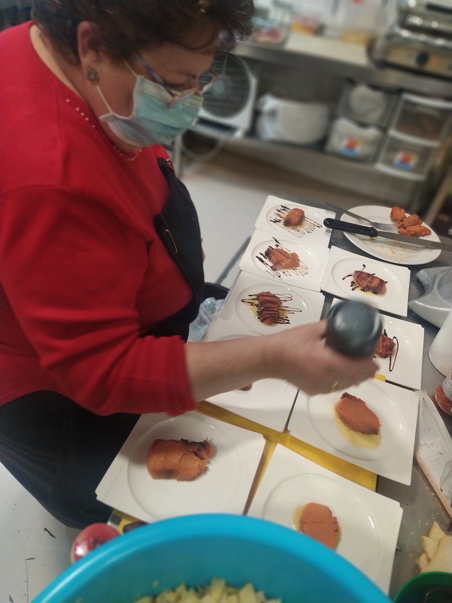 #hed23ENR en Gines tenéis también a Josefita, la jefa, en #elRancho con #LaCocinaDeJosefita también trabajando a diario día y noche a sus 71 años y sin pensamiento de jubilarse.