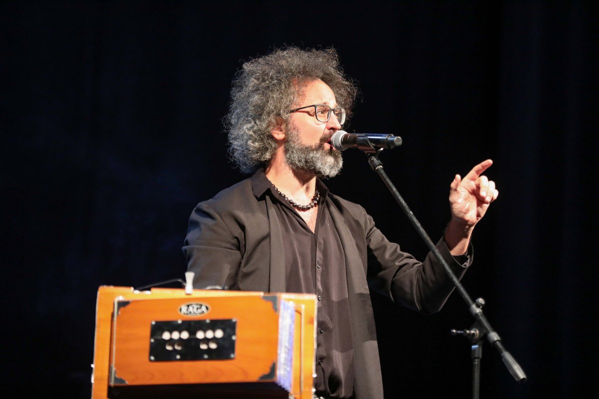 Al <a href="/CTBteatro/">CTB</a> di Brescia standing ovation per il caro <a href="/scristicchi/">Simone Cristicchi</a> (tanto legato a Trieste e alle vicende dell'esodo istriano-dalmata) e Amara: brividi per come hanno interpretato Battiato, rendendo onore a #BergamoBrescia2023

Le foto bresciaoggi.it/media/foto/ama… via @BresciaOggiIT