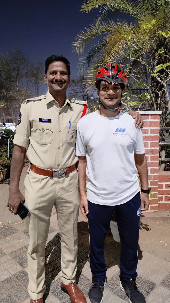 #HyderabadReliefRiders Bicycle Night Patrolling in Gachibowli police limits Thanks to @dcpmadhapur_cyb DCP & SHO @psgachbwli_cyb patrolling on cycle Thanks to all volunteers @KTRTRS @cpcybd @sselvan @Ravi_1836 @TelanganaCOPs @TelanganaDGP @cyberabadpolice @arvindkumar_ias