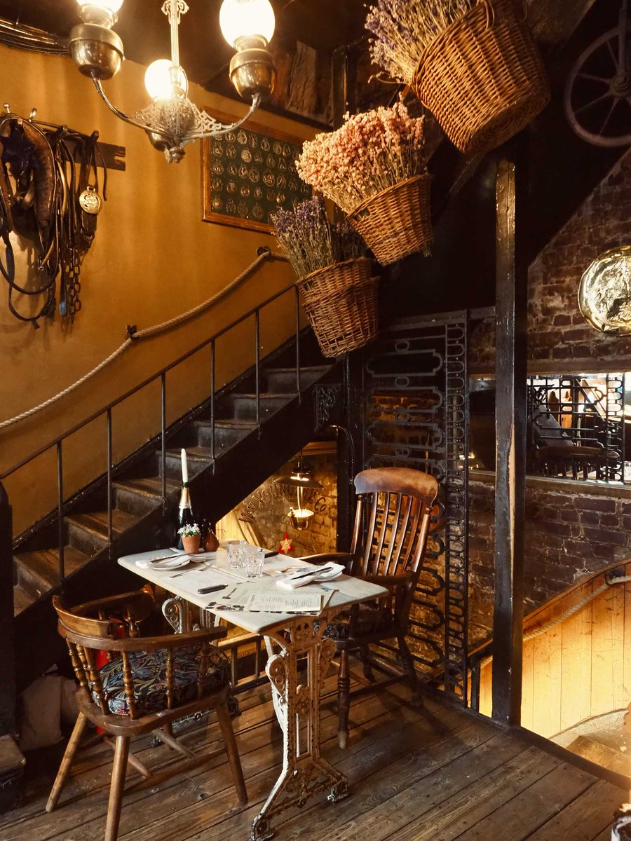 A very cosy and gorgeous lunch of avocado vinaigrette, sausage and mash and burnt cream, with a granny teapot of fresh mint tea to finish, before rolling home... thank you, Maggie Jones's! #kensington #invite #maggiejonesrestaurant