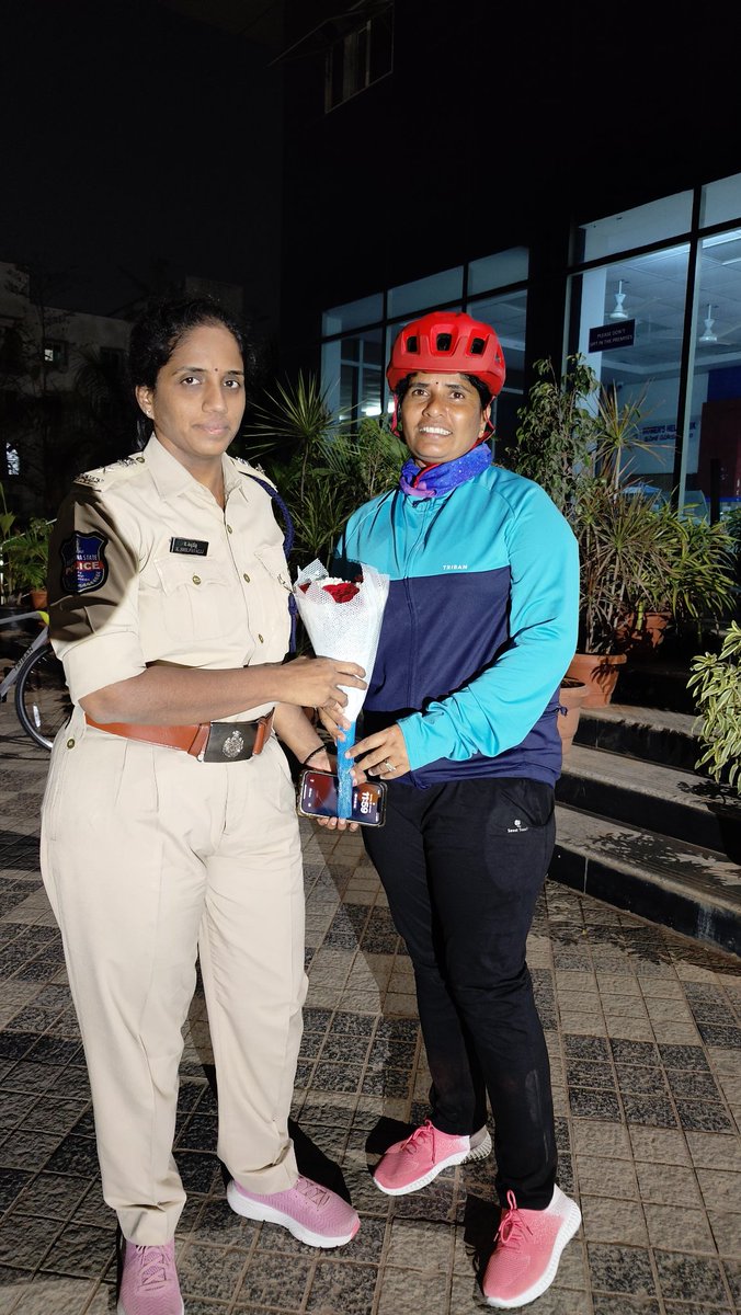 #HyderabadReliefRiders Bicycle Night Patrolling in Gachibowli police limits Thanks to @dcpmadhapur_cyb DCP & SHO @psgachbwli_cyb patrolling on cycle Thanks to all volunteers @KTRTRS @cpcybd @sselvan @Ravi_1836 @TelanganaCOPs @TelanganaDGP @cyberabadpolice @arvindkumar_ias