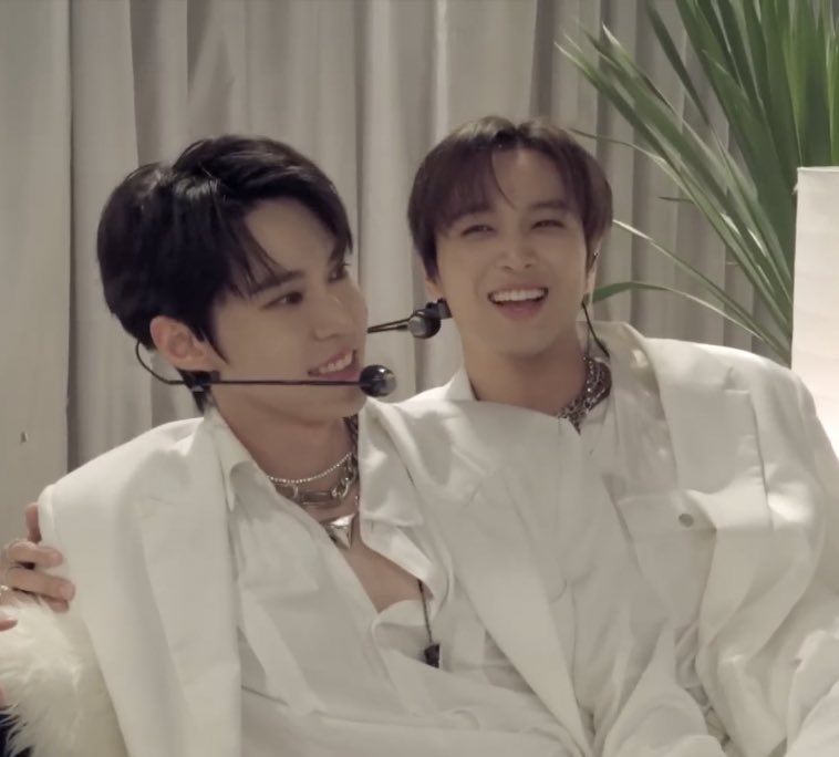 ٍ on Twitter "this doyoung and haechan 🥺🫶"