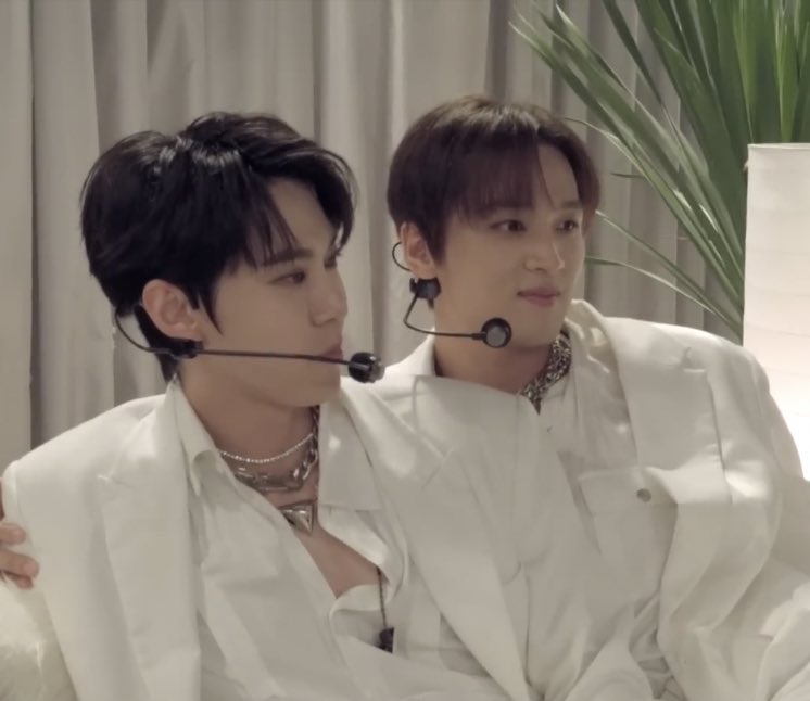 ٍ on Twitter "this doyoung and haechan 🥺🫶"