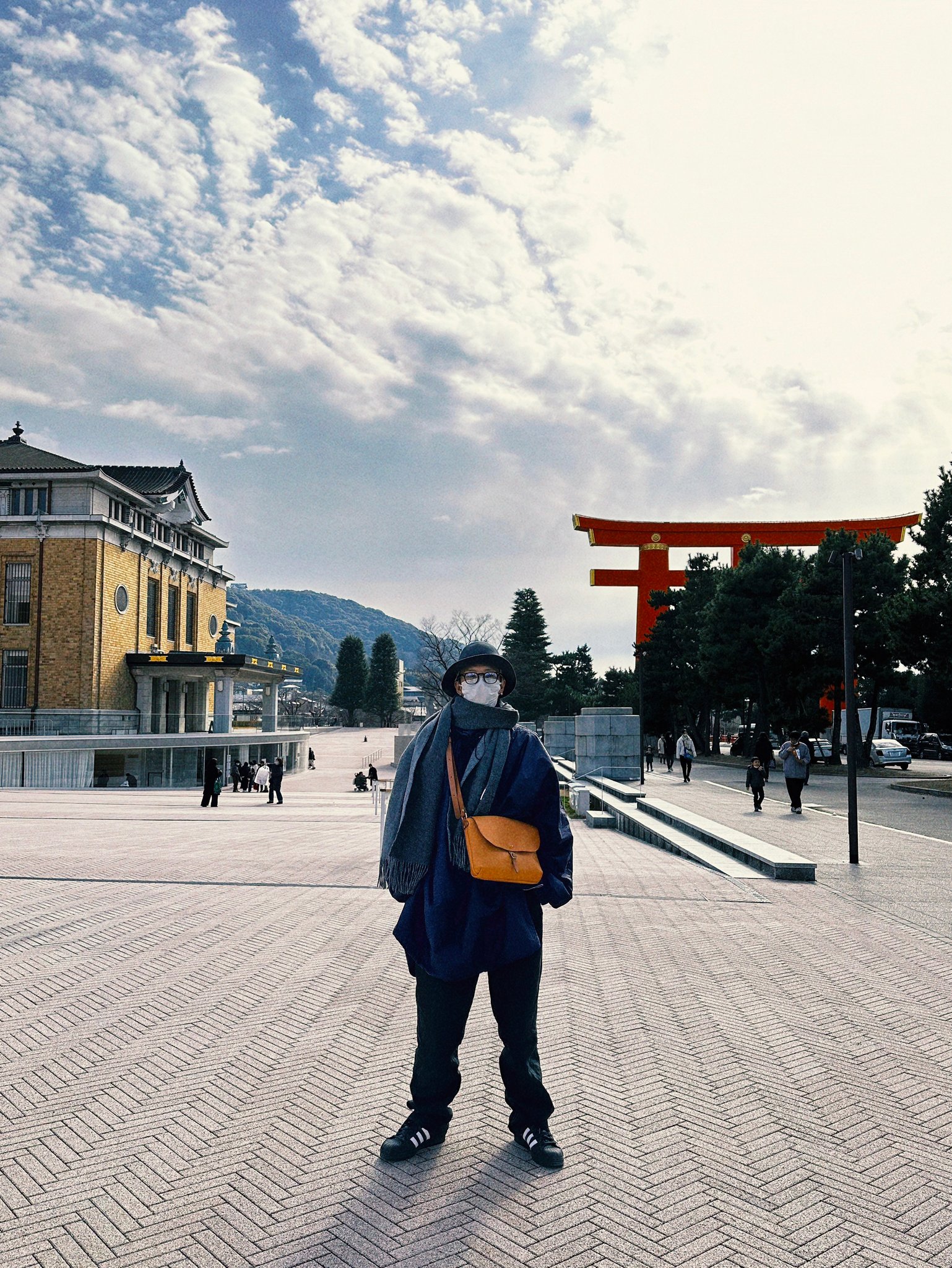 FnJzYzSaEAEp1la?format=jpg&name=large