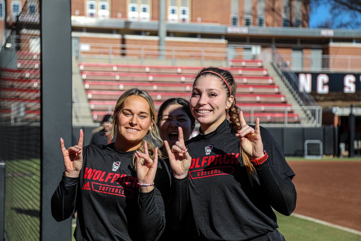 PackSoftball's tweet image. Happy Monday🐺

#GoPack | #HomerunMindset