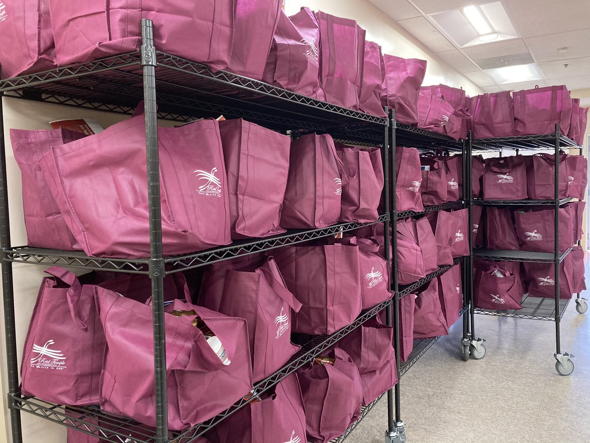 employpg's tweet image. This past Saturday, #EPG had the pleasure of volunteering at the Reid Temple Food Distribution in Glenn Dale. So excited to be back in the community! 

#WeAreEPG #reidtemple #fooddistribution #DMV #PGC #Maryland