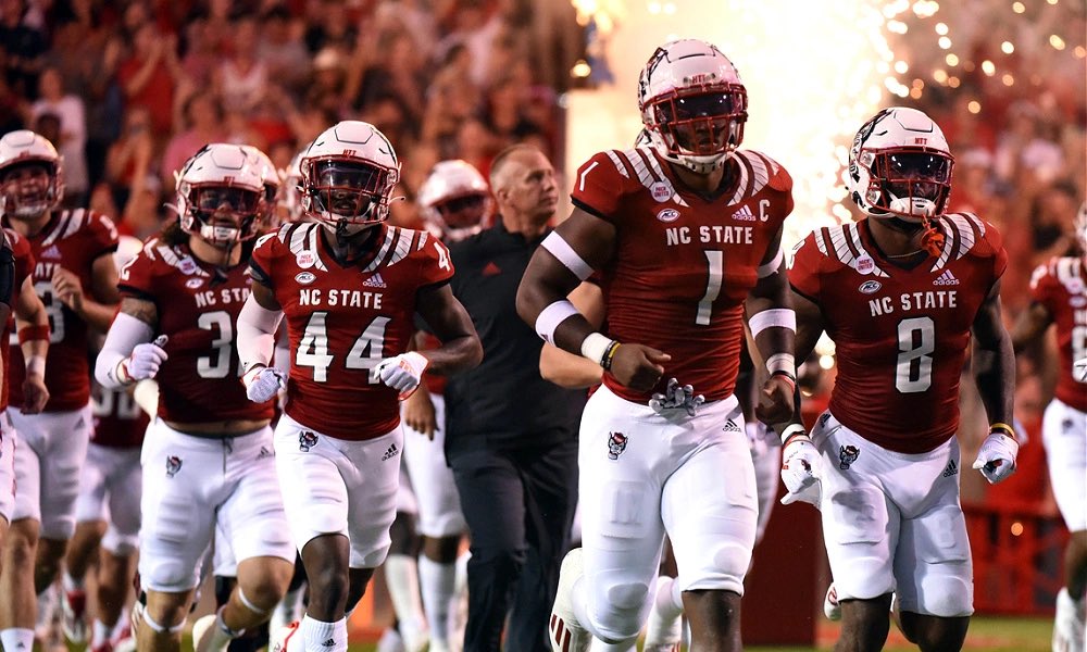 _Chaaeee1's tweet image. #AGTG Blessed to receive an offer from North Carolina State University!🐺🔴⚪️ #1Pack1Goal #HTT @PackFootball @Pack_Recruiting @31_CoachFAL @CoachSanders14 @Mansell247 @ChadSimmons_ @JeremyO_Johnson @RWrightRivals @hiramhornetsFB @CoachFominaya