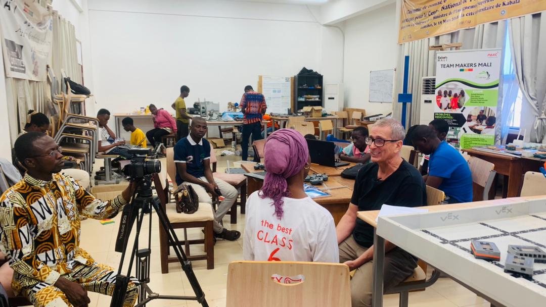 GarikoIbrahima's tweet image. #RobotsMali organise la journée porte ouverte ce #Samedi 28 #Janvier 2023 à l&apos;université de #Kabala à son siège.

Vous avez des #questions sur l&apos;#IoT, la #Robotique, l&apos;intelligence #Artificielle #IA #AI au #Mali ?
Rendez-vous à @ROBOTSMALI1 ce Samedi
#ML