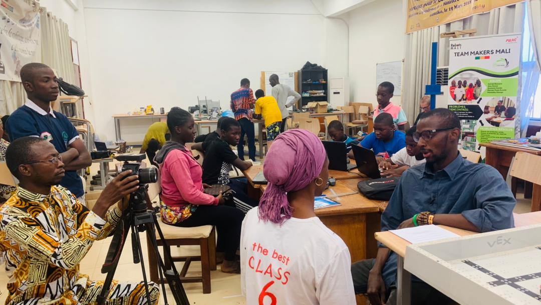 GarikoIbrahima's tweet image. #RobotsMali organise la journée porte ouverte ce #Samedi 28 #Janvier 2023 à l&apos;université de #Kabala à son siège.

Vous avez des #questions sur l&apos;#IoT, la #Robotique, l&apos;intelligence #Artificielle #IA #AI au #Mali ?
Rendez-vous à @ROBOTSMALI1 ce Samedi
#ML