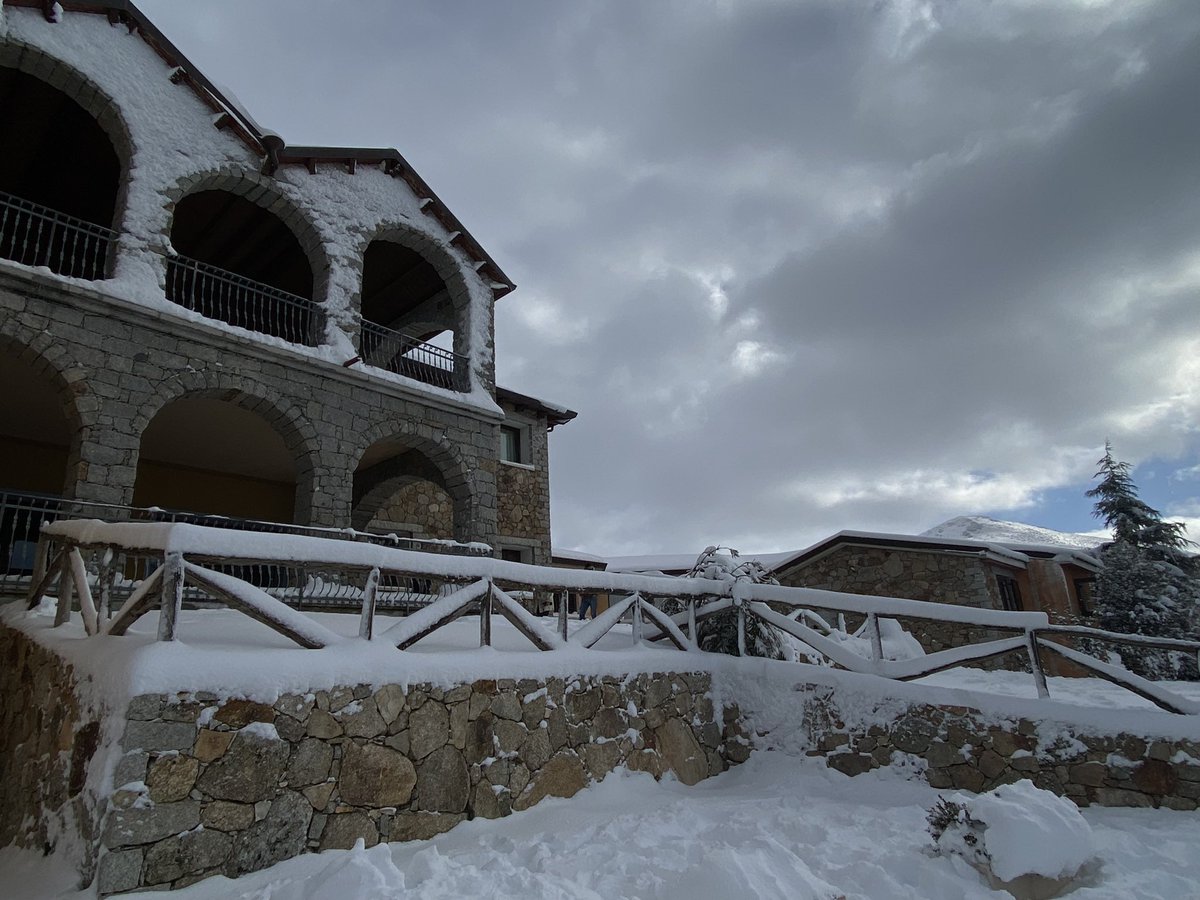 carlafloriss's tweet photo. La neve è bella solo se hai il weekend libero ❤️ #neve https://t.co/FKhYeazKd9