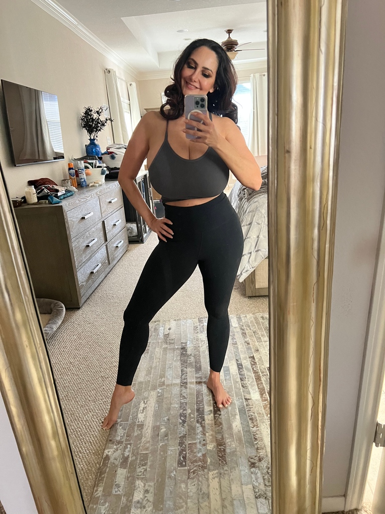 Tw Pornstars Ava Addams Twitter Sometimes It S Just The Simple Looks That Count Monda 4 05