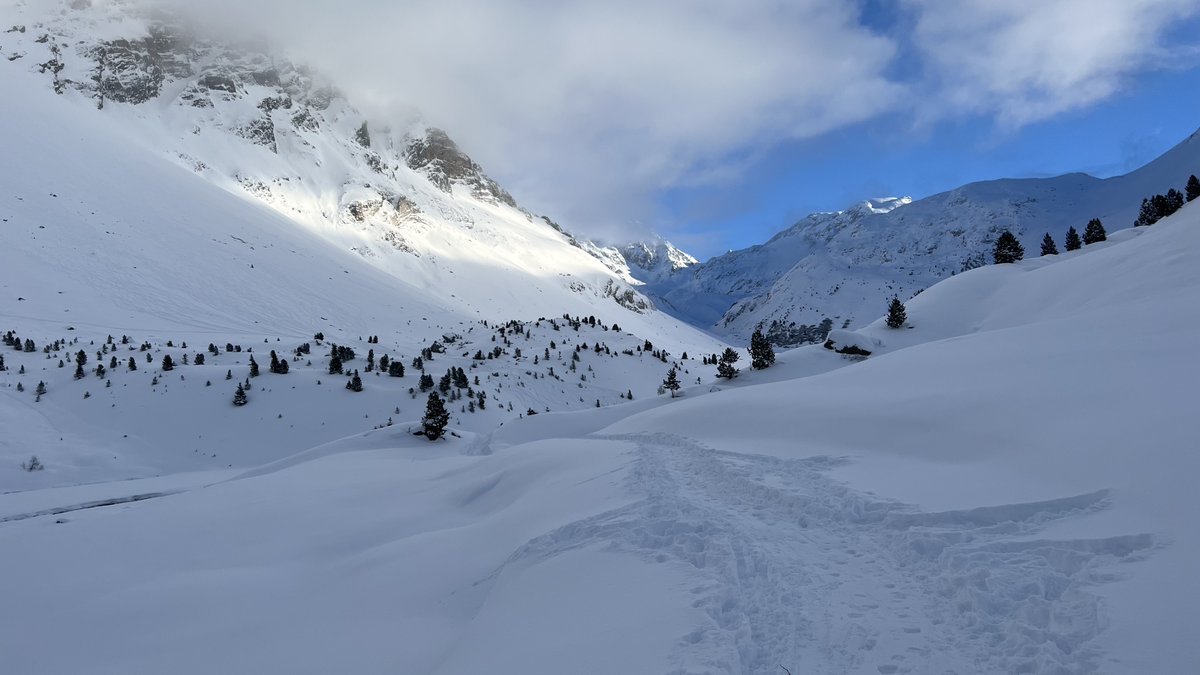 skihigher_com's tweet image. More beautiful scenes from the most recent snowfall.. The Three Valleys is looking even more gorgeous than ever at the moment, especially Meribel! ❤️

Whether you'll be staying on the piste, or venturing off into the fresh powder, we will be able to accommodate your every need!