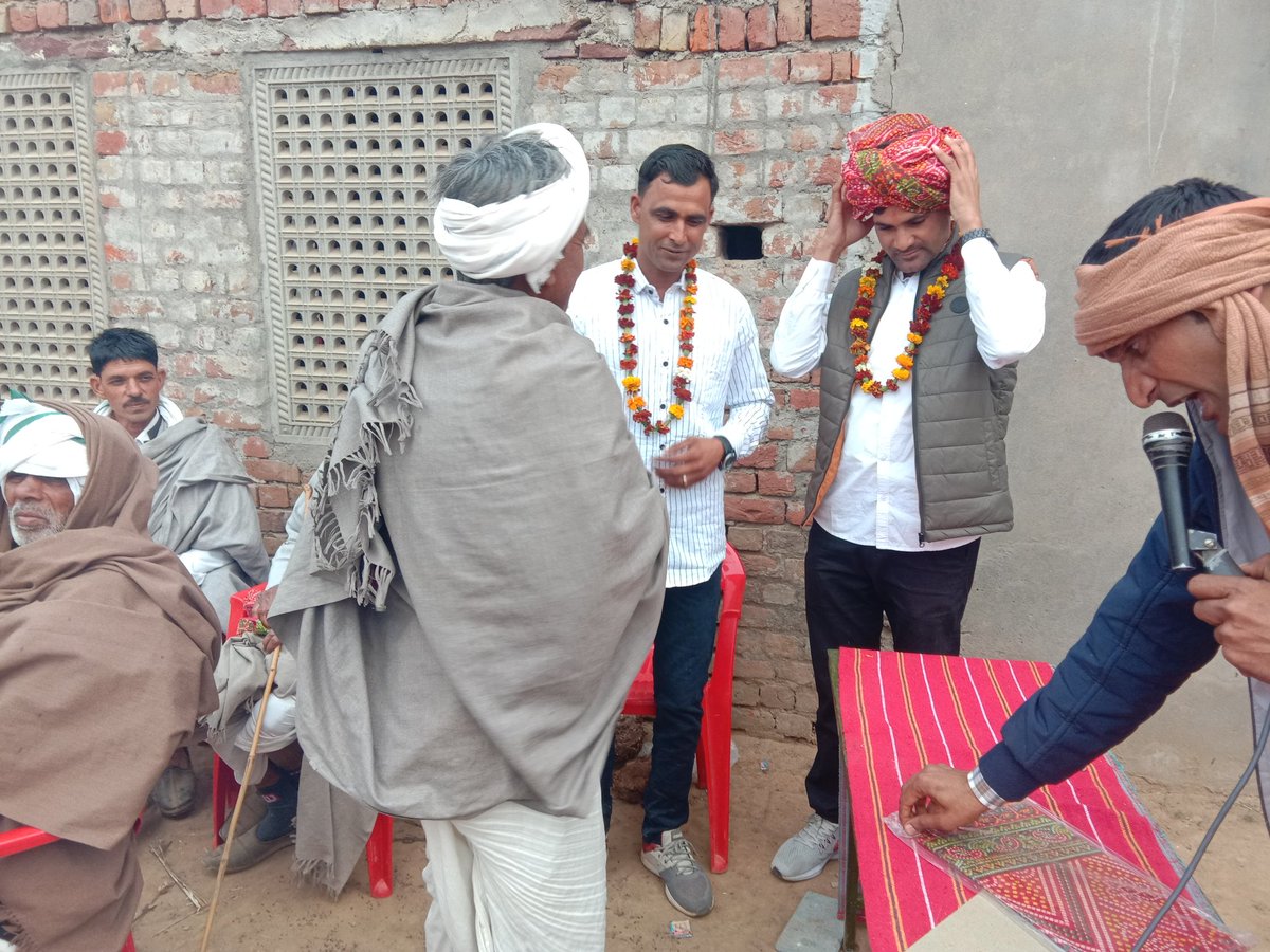 kamlesh_lotan's tweet photo. आज गोविन्दपुरा कर्णपुरा व पट्टी चिमनपुरा के पंच पटेलों ने भौमिया जी बाबा के भण्डारे मे जो मान सम्मान दिया उसके लिए सभी आदरणीय पिता तुल्य पंच पटेलों का बहुत बहुत आभार 🙏🙏
#ERCP_National_Project
#जौलन्दाHWCभवन_बनाओ
#CGrevisedSTreservation
#AddTSPInKumbhalgad https://t.co/AmnkmzaWlW