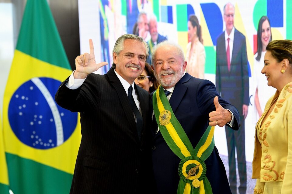 ➡ Lula da Silva y Alberto Fernández anunciarán una iniciativa para crear "una moneda sudamericana"

En la previa a la cumbre de la Celac, los mandatarios de Argentina y Brasil sellarán este lunes un memorandum de entendimiento en Casa Rosada

👉 bum.com.ar/noticias_in.ph…