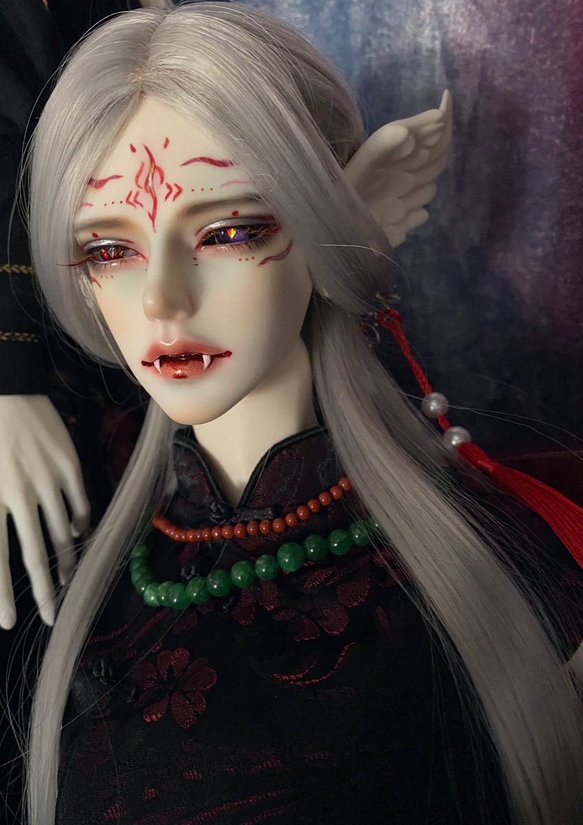 error_doll_'s tweet photo. 帝俊さんに自作アイをプレゼントしました。濃い紫色の反転目が欲しかったんだよね...
赤目も理想の色で作れたから満足😌 https://t.co/070ZD0rTes