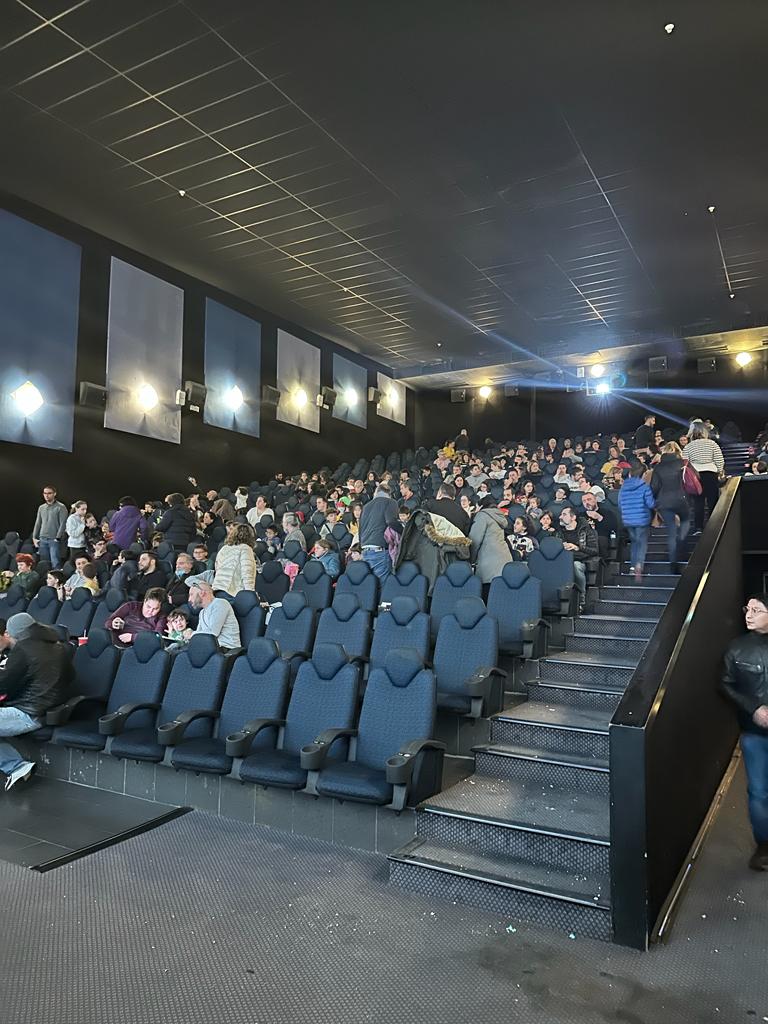 AprenemAutisme's tweet photo. 🎞️Celebrem una sessió de #CinemaEnFamília amb facilitats per les persones amb autisme.

Defensem que tothom pugui accedir i gaudir a l'oci i la cultura, coneix la importància del cinema #inclusiu👉https://t.co/kxdKg8qr6x

Gràcies @filmax per ajudar-nos! https://t.co/1V2JMVlnmt
