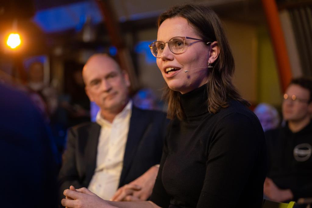 gertjansegers's tweet photo. Nog één dag en dan zit het erop. Ik ga een tijdje de stilte in, ook hier. Maar @mirjambikker heeft nu veel meer te delen en wordt alleen maar volgenswaardiger.

Dus: volg die geweldige vrouw!

PS: zorg dat ook twitter niet het slechtste, maar het beste in ons naar boven brengt 🙏 https://t.co/N1ewYwYkpa