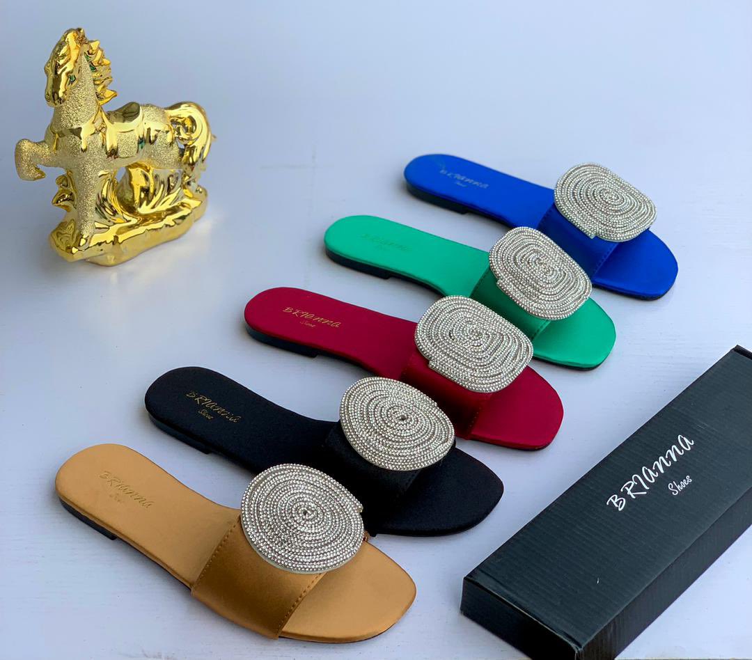 amiqs__place's tweet image. Something about this slippers screams chic and stylish

Price:N10,000
Sizes: 37-42
Please retweet 

#lagos #lagosshopping #BBNajia