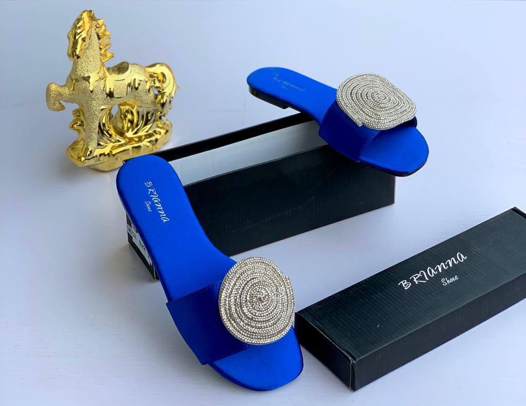 amiqs__place's tweet image. Something about this slippers screams chic and stylish

Price:N10,000
Sizes: 37-42
Please retweet 

#lagos #lagosshopping #BBNajia