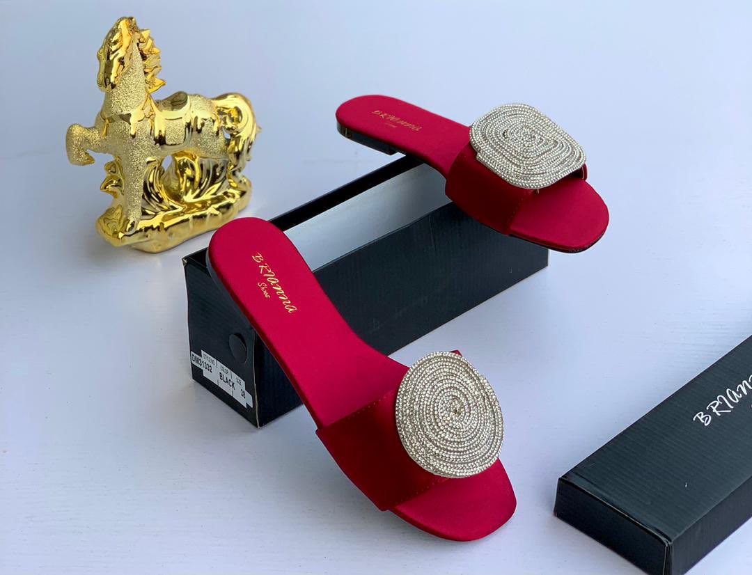 amiqs__place's tweet image. Something about this slippers screams chic and stylish

Price:N10,000
Sizes: 37-42
Please retweet 

#lagos #lagosshopping #BBNajia