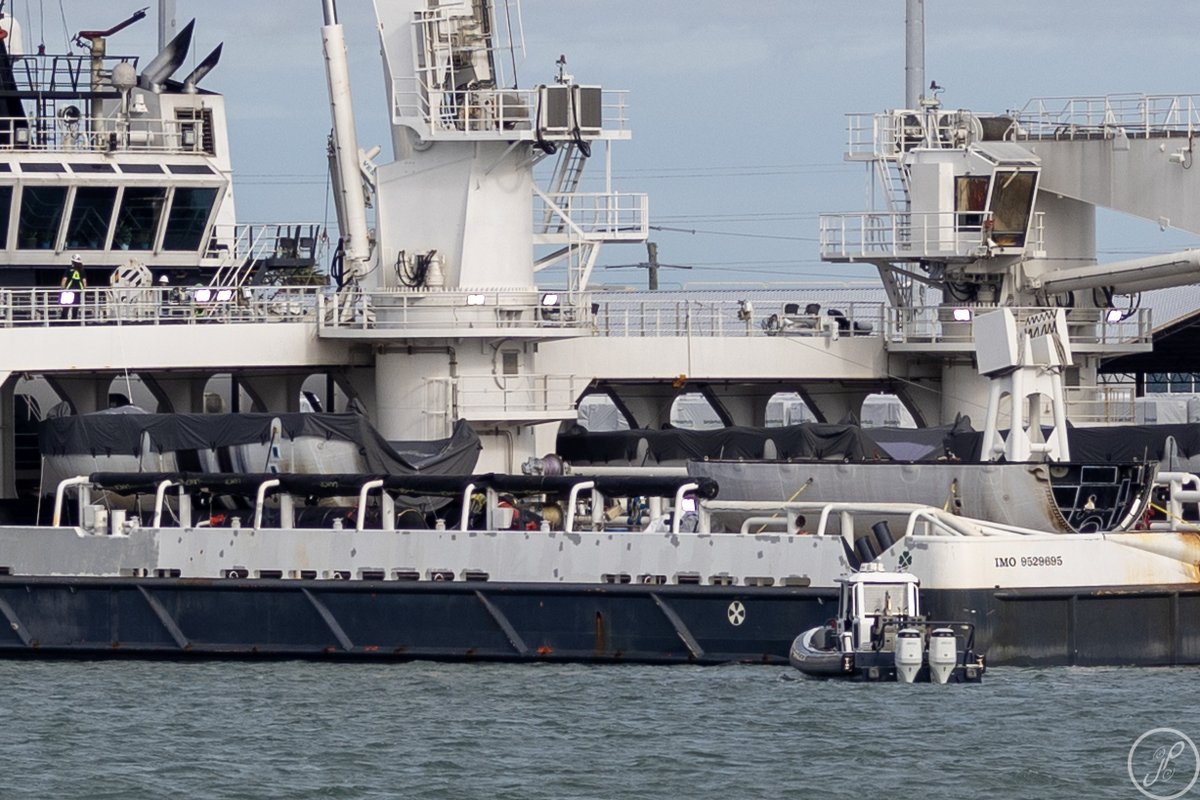 JerryPikePhoto's tweet photo. SpaceX support ship Bob arrived overnight with 2 fairing halves from the USSF-67 mission! Impressive work as 12ft seas were forecasted in the recovery area at the time! https://t.co/X1b4zi46Nx