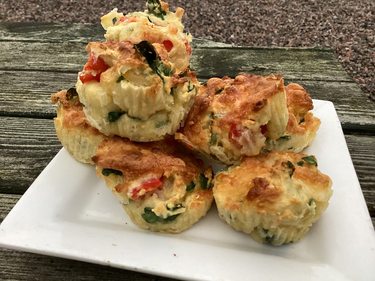 Hgbakes1's tweet photo. Spinach,pepper and cheese muffins https://t.co/USi94MdizO