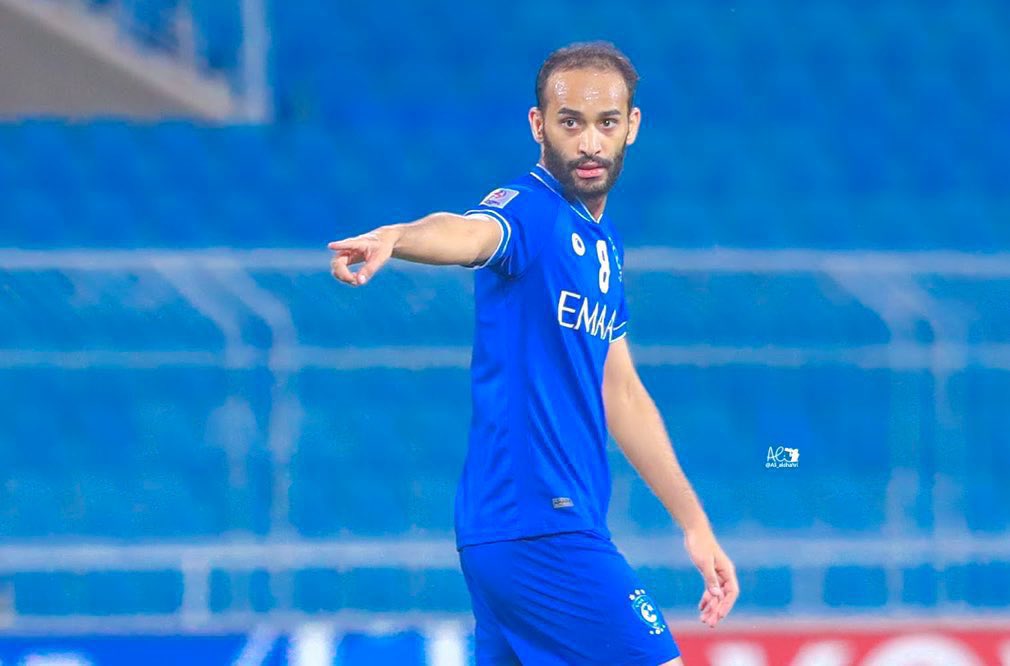 عبد الله عطيف قبل أشهر قليلة في تشكيلة هيرفي و الأخضر في مونديال ٢٠٢٢ 
و الآن يعجز عن المشاركة في مباراة و يبقى حبيس الدكة رغم غيابات الهلال ..