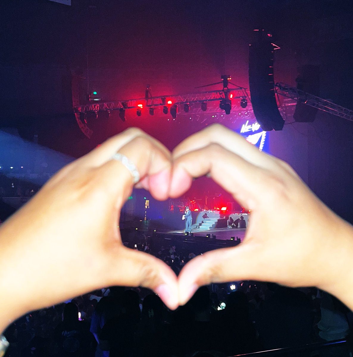 mariavivora_'s tweet photo. Your forever Miss Independent @NeYoCompound 💖💖💖💖💖!
#LowerBox
#NEYOLiveInMANILA #NEYOatTheBigDome
#NEYOManila2023
#NEYO
#NEYOinMANILA https://t.co/OLGpxVW1Zt