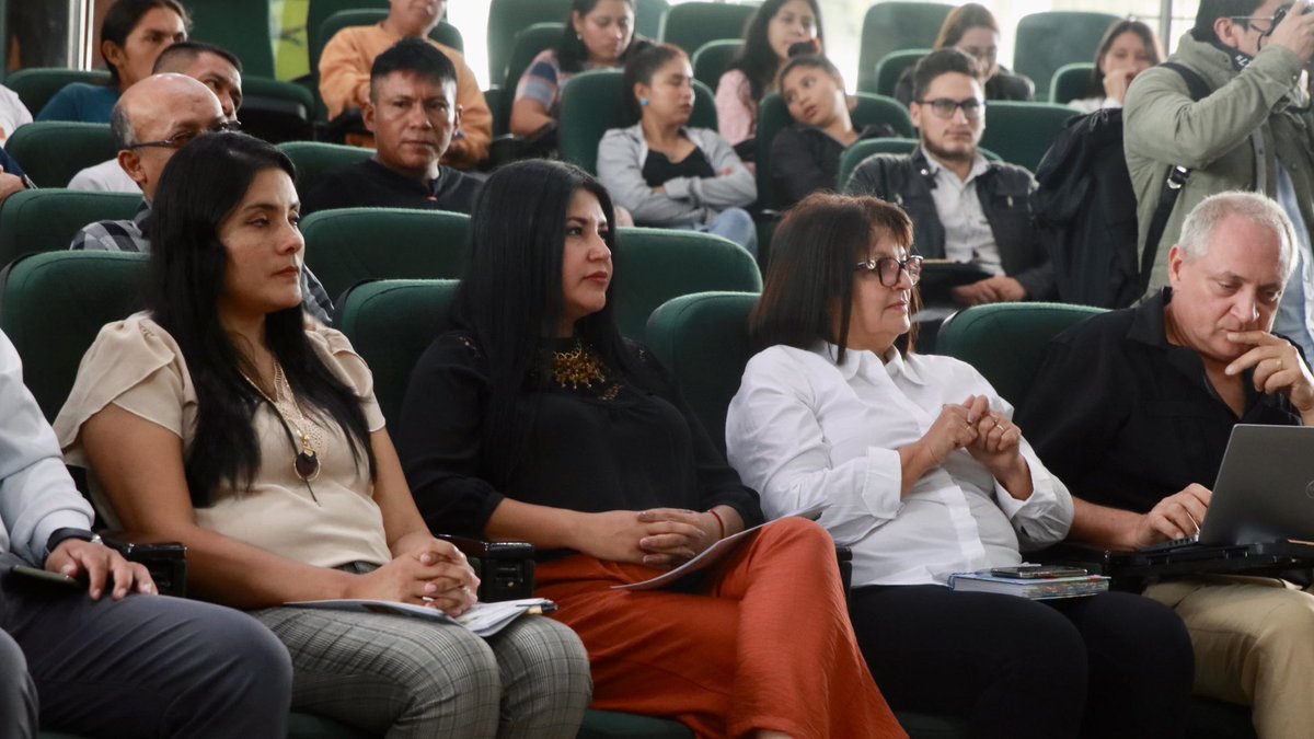 #Pastaza | La secretaria técnica de la #Amazonía, <a href="/SilviaSanti11/">Silvia Santi</a>, participó de la socialización e intercambio de experiencias sobre planes de manejo forestal y de negocio, con organizaciones de Pastaza y Morona Santiago. 1/3