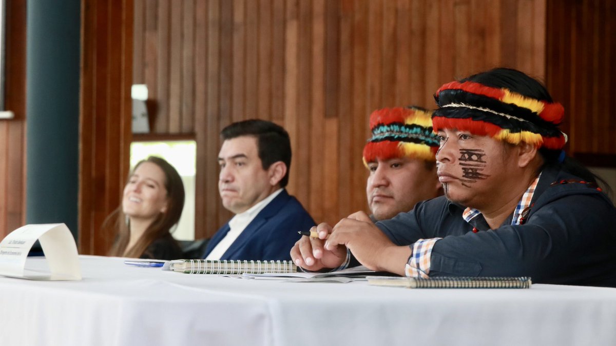 AmazoniaEc's tweet photo. #Pastaza | La secretaria técnica de la #Amazonía, @SilviaSanti11, participó de la socialización e intercambio de experiencias sobre planes de manejo forestal y de negocio, con organizaciones de Pastaza y Morona Santiago. 1/3 https://t.co/jw5saFReFl