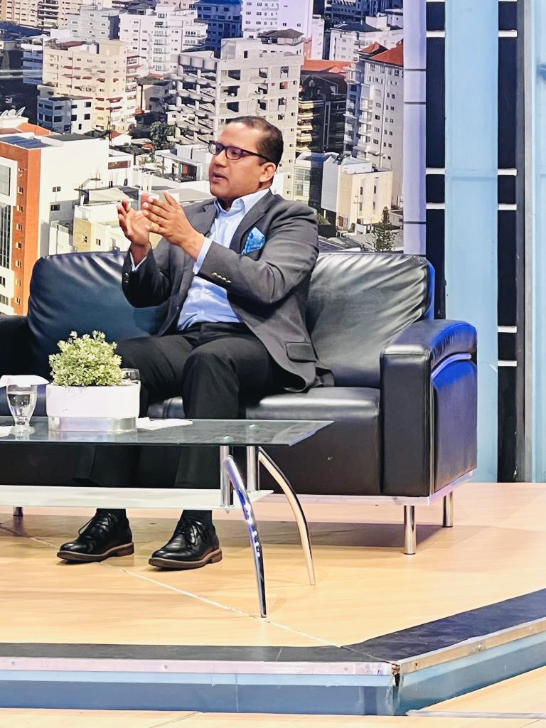 andresrojas010's tweet photo. Muchísimas gracias a todo el equipo del programa “Esta Mañana” de @rtvd_4 por tenerme en su espacio. @CharysMelo @AlexSantiagoTV @DenisseLarrauri 

#construcción #varillas #cemento #vivienda #acero #ferreteria https://t.co/RD8XDEbJoU