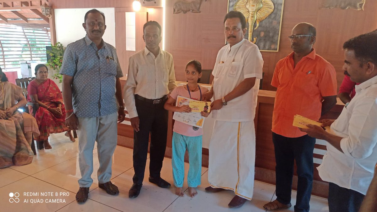 JeganathMishra_'s tweet photo. தேனி மாவட்டத்தை சேர்ந்த 12 மாணவ, மாணவிகள் மலேசியாவில் நடந்த உலக யோகாசன போட்டியில் கலந்து கொண்டனர் இதில் 17 வயது முதல் 21 வயது வரை உள்ள பிரிவில் உத்தமபாளையம் கருத்த ராவுத்த கல்லூரியைச் சேர்ந்த ராதேஷ் என்ற மாணவன் முதல் இடத்தையும் .தேனி கம்மவர் கல்லூரியை சார்ந்த ரமணன் என்ற மாணவன் https://t.co/eviCKR5zIe