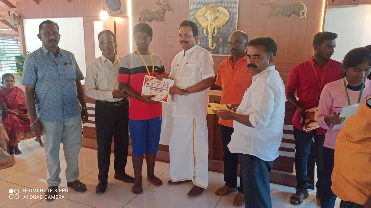 JeganathMishra_'s tweet photo. முதல் இடத்தையும் பெற்று வெற்றி பெற்றனர். எட்டு முதல் 11 வயது பிரிவில் ஆர் ரூபிகா என்ற மாணவி முதலிடத்தைப் பெற்று சாதனை படைத்தனர்.இதே போல் தென்மாவட்ட அளவிலான யோகாசன போட்டியில் கலந்துகொண்டு சாதனை படைத்தனர்.சாதனை படைத்த மாணவ மாணவிகளுக்கும்,பயிற்சி அளித்த யோகா கலை நிபுணர் ராஜேந்திரன், https://t.co/BKHMVRhDP7