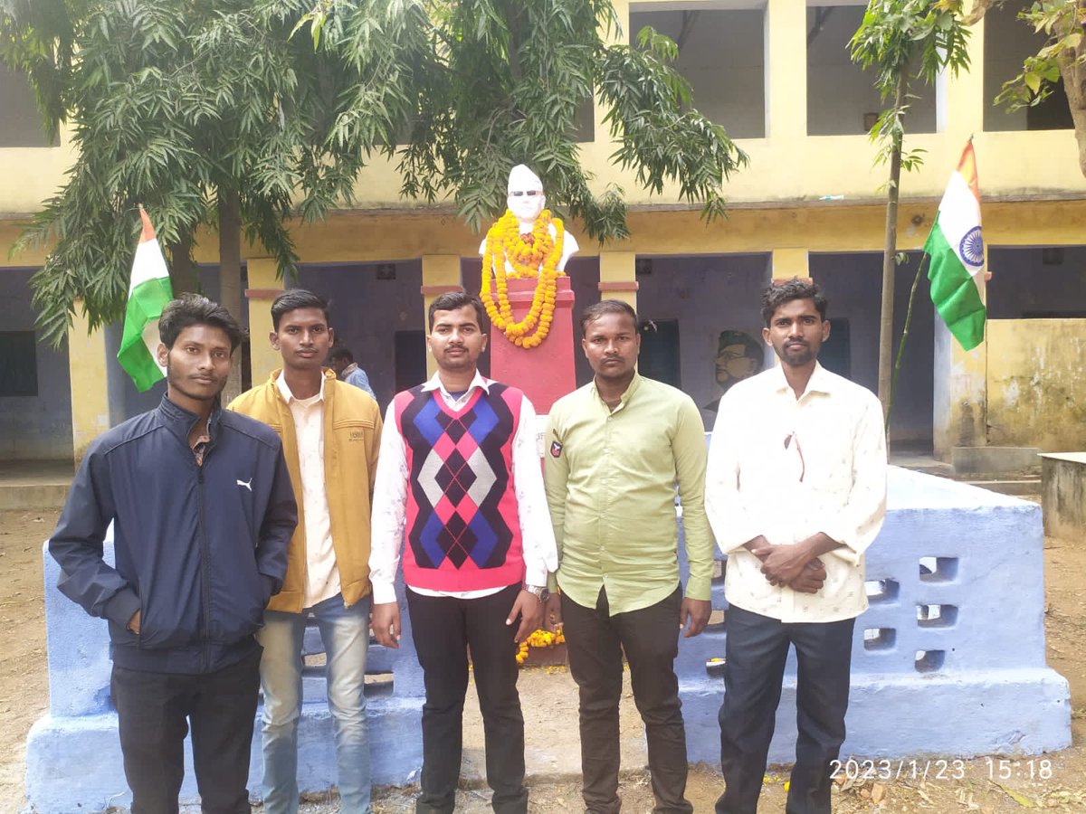 mahatorajeev143's tweet photo. महान स्वतंत्रता सेनानी एवं आज़ाद हिंद फौज के संस्थापक नेताजी #सुभाष_चंद्र_बोस जी की जयंती पर उन्हे�� कोटि- कोटि नमन। 🙏
#23_January
#NetajiSubhasChandraBoseJayanti 
@mahatorajeev143 https://t.co/KYzzo7Zw3M