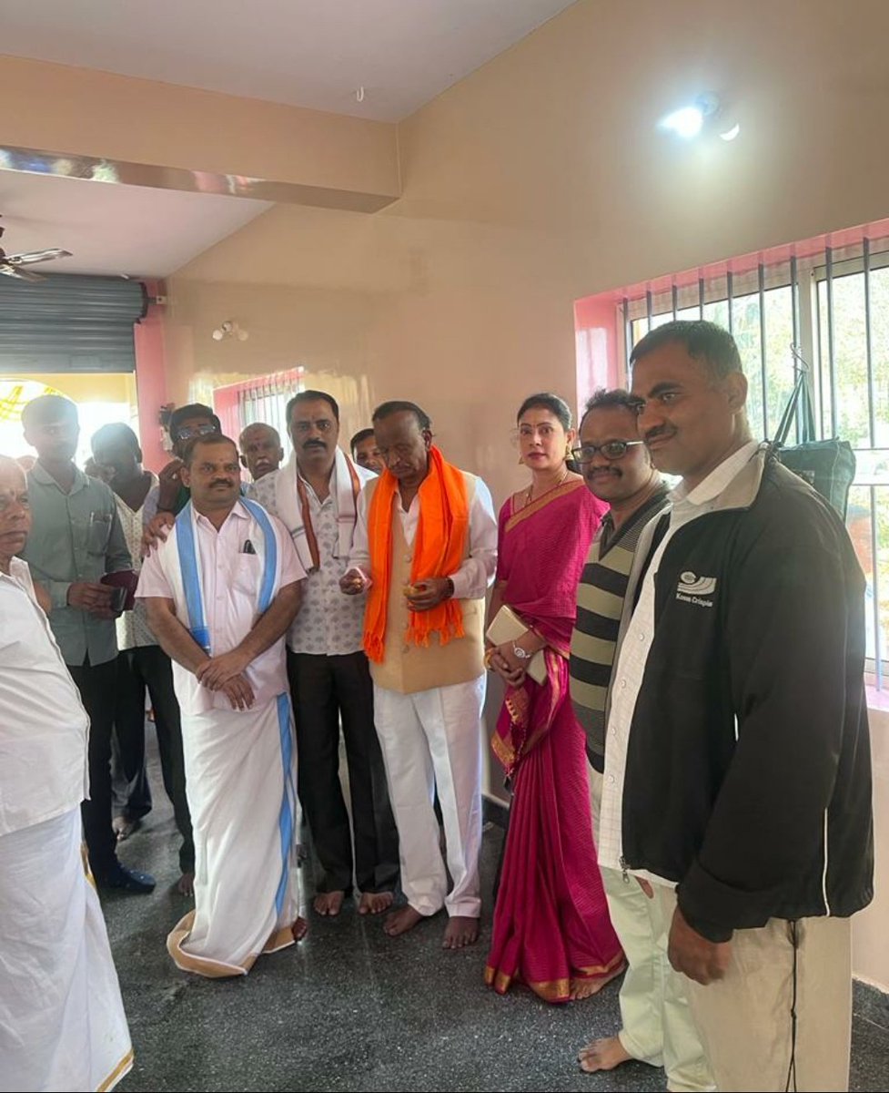 Rajbjp41's tweet photo. ಇಂದು ಸನ್ಮಾನ್ಯ ಪೌರಾಡಳಿತ ಸಚಿವರಾದ ಎಂಟಿಬಿ ನಾಗರಾಜ್ ಅಣ್ಣನವರು, ಶಾರದಾಂಬ ದೇವಸ್ಥಾನದ ಸಭಾಂಗಣ ಕಾಮಗಾರಿ  ವೀಕ್ಷಣೆ ಹಾಗೂ ಗಾಯತ್ರಿ ಭವನದ ಶ್ರಾದ್ಧ ಭವನ ಉದ್ಘಾಟನೆ ಮಾಡಿದ ಸಂದರ್ಭ:-🌹🙏🌹 https://t.co/lgo68FCd33
