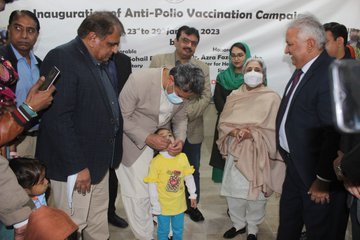 MushtaqueThari's tweet image. Minister for Health Sindh @AzraPechuho inaugurates a seven-day anti-polio drive in #Sindh for which 27000 polio workers &amp;amp; staff with 3000 security personnel have been deployed.
#polioawareness
