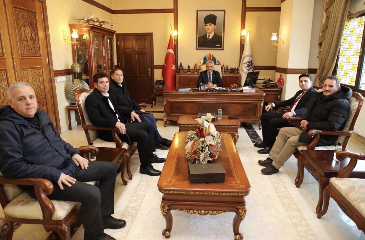Erzincan İl Başkanımız Sn. Abdullah Toraman, Merkez İlçe Başkanımız Sn. Abdullah Aktaş, Yönetim Kurulu Üyelerimiz; Sn. Murat Kort, Sn. İzzet Erdem ve Sn. İsmet Beydili ile birlikte Erzincan Valimiz Sn. Mehmet Makas’ı makamında ziyaret ettiler. 🇹🇷
<a href="/devapartisi/">DEVA Partisi</a>