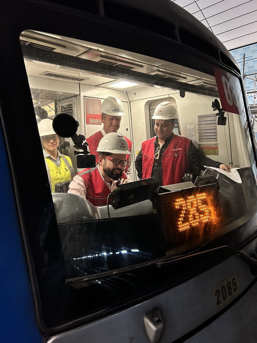 Metro de Santiago tweet media