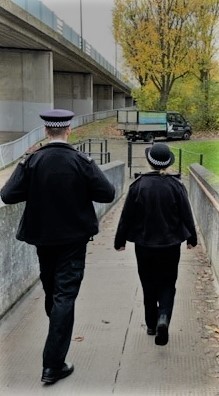 Officers have been conducting joint patrols in the areas of Disraeli close, and also Twin Tumps Way with Teachers from Woolwich Polytechnic in response to ASB incidents last week. #mylocalMet